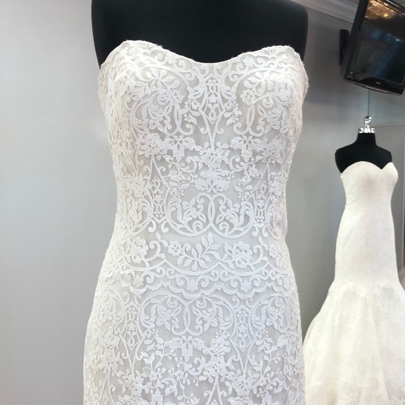 Ivory-champagne wedding gown with lace - Picture 2 of 8